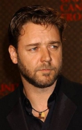 Russell Crowe va avea scenarist de Oscar